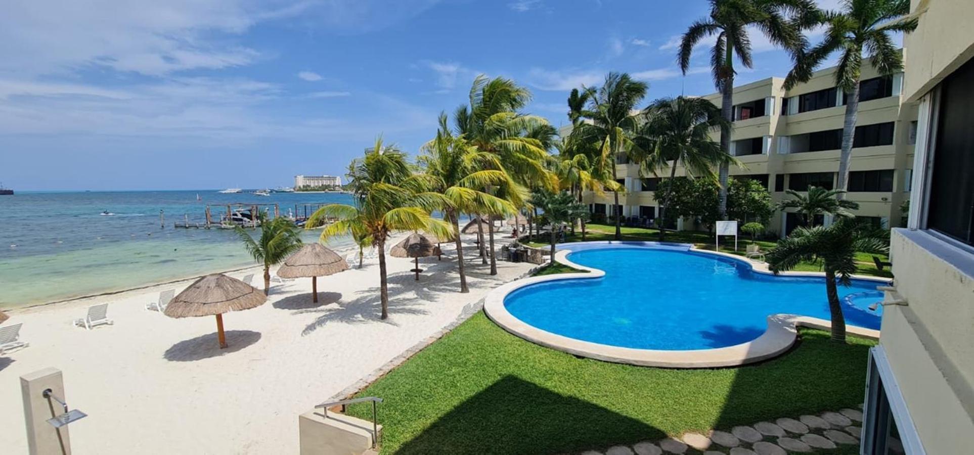 Oceanfront Condo At Unique Location Канкун Екстериор снимка
