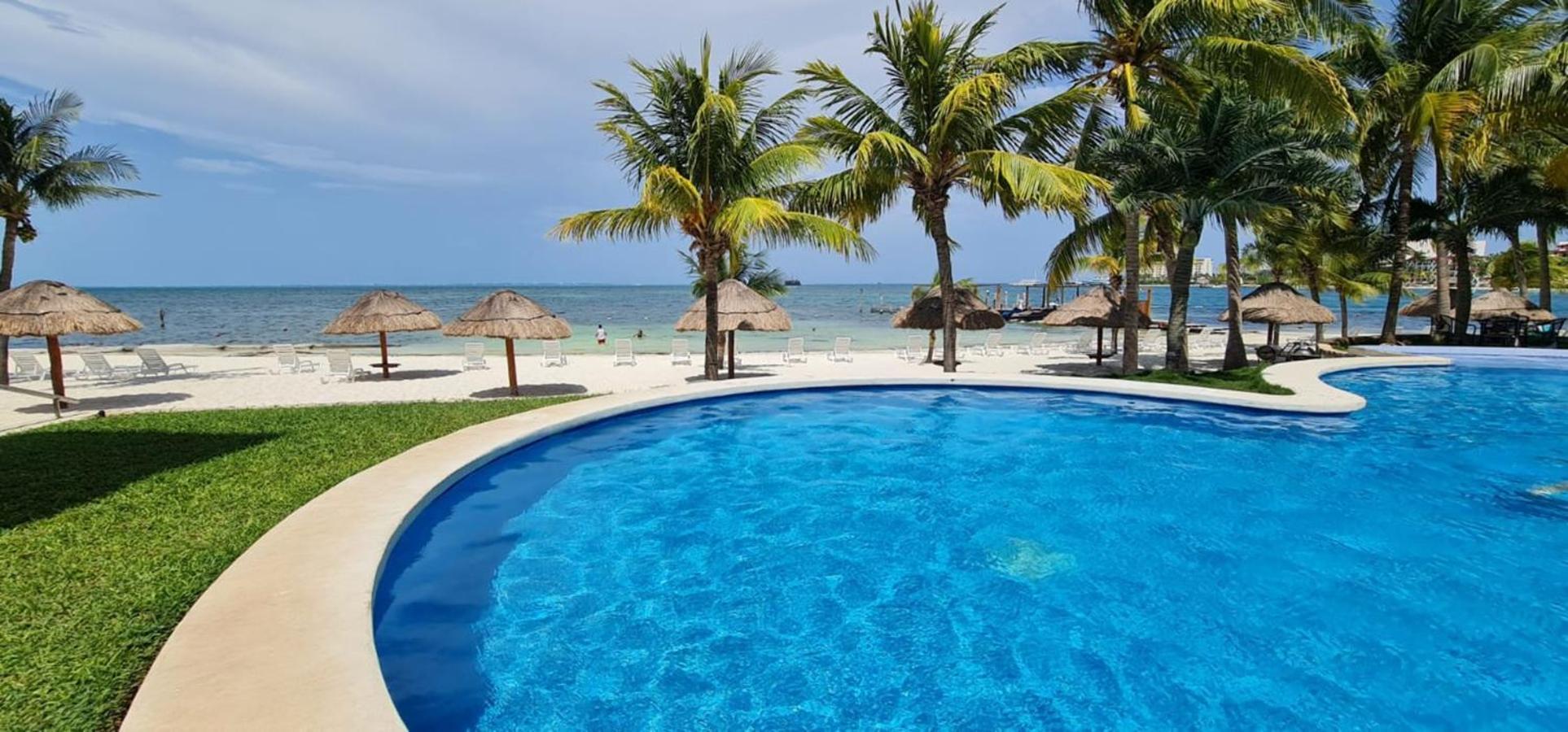 Oceanfront Condo At Unique Location Канкун Екстериор снимка